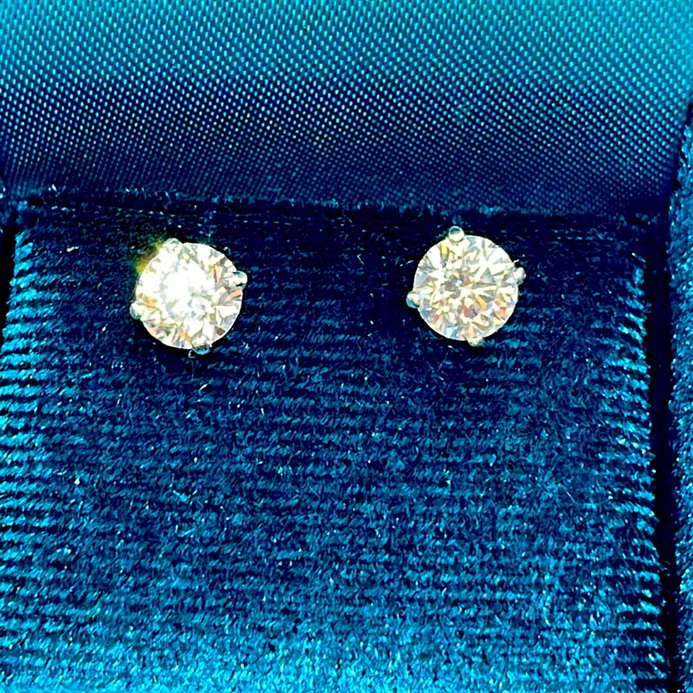 14K white gold Lab Grown Diamond Studs 1.00 CTW